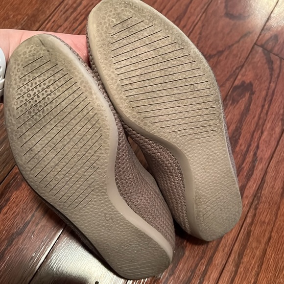 Allbirds tree breezers size 5.5 color 
Arid Umber (Arid Umber Sole) - Picture 7 of 9